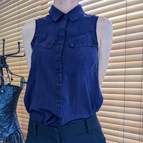 Cue Tops - CUE Blue Relaxed-Fit Button-Up Sleeveless Blue Shirt XS $35 (RRP $80) 🕊️💛.